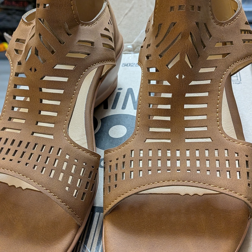 Elegant Tan Women's Sandals